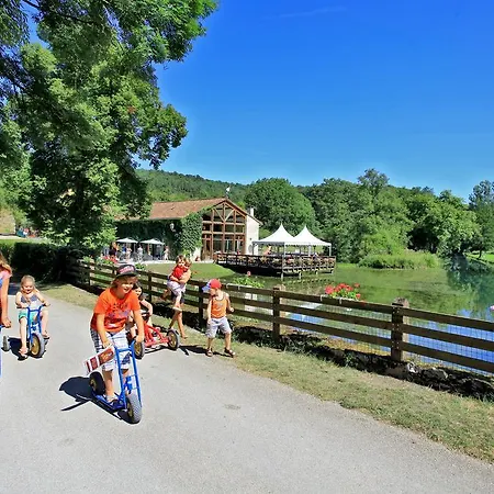 منتجع Camping La Forge De Sainte Marie *